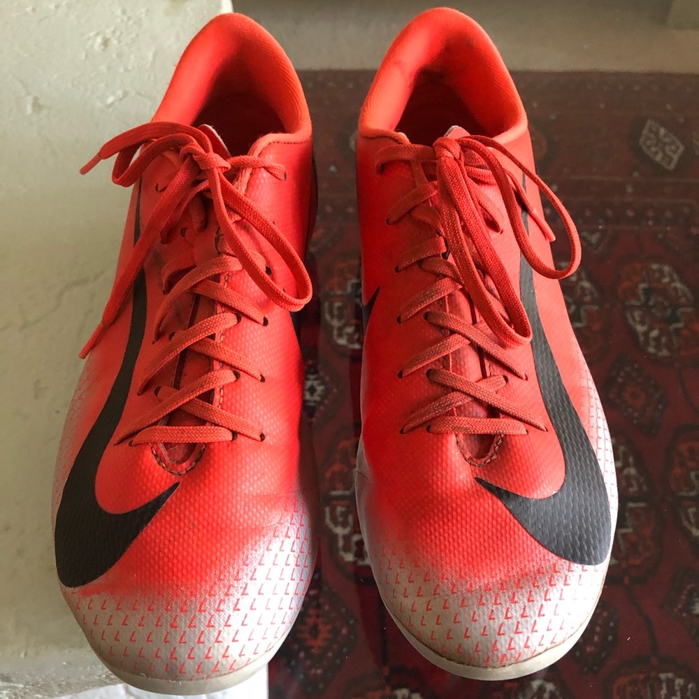 ORANGE NIKE MERCURIAL CR7 CLEATS SIZE YOUTH 5.5